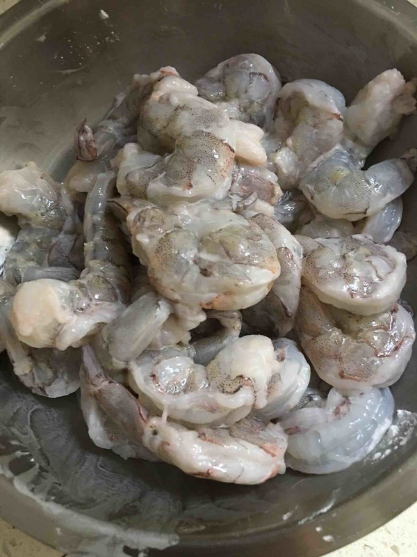 西芹炒虾仁的做法步骤：3