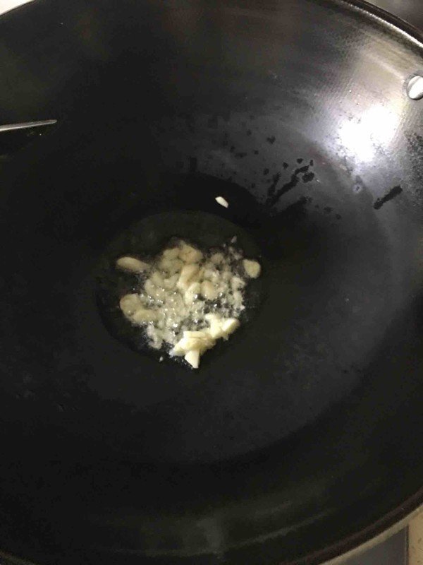 西芹炒虾仁的做法步骤：5