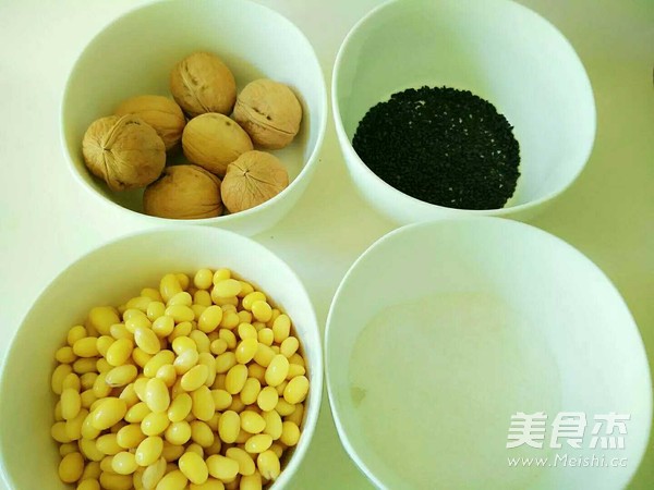 核桃芝麻豆浆的做法步骤：1