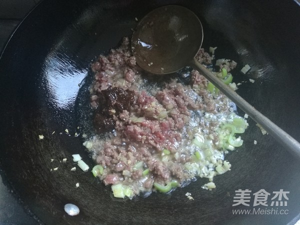 新手也能做出的宴客菜——飘香牛肉豆腐的做法步骤：9