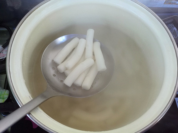 酱炒年糕条的做法步骤:3