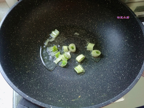 芹菜叶子炒鸡蛋的做法步骤:4