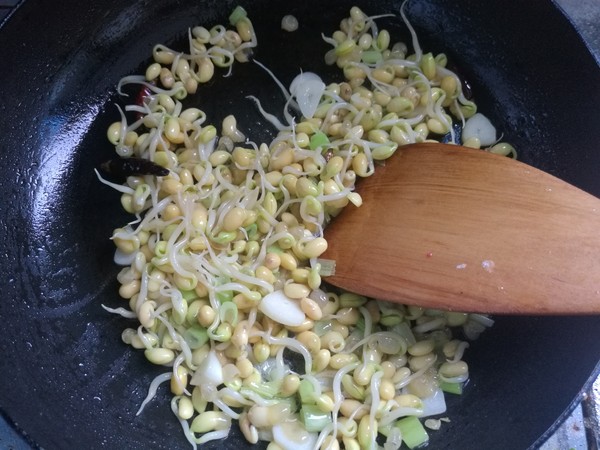 西蓝花炒黄豆芽，清爽不油腻，清脂减肥的做法步骤：7