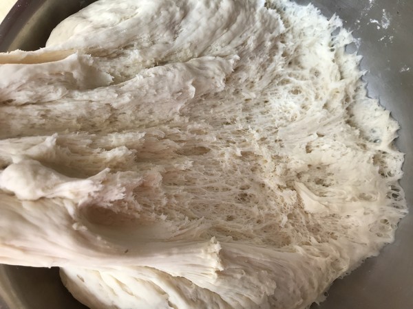 韭菜包子有窍门,韭菜鲜绿不变色,包子蓬松暄软的做法步骤:8