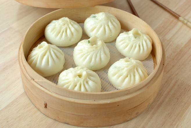 韭菜包子有窍门,韭菜鲜绿不变色,包子蓬松暄软的做法步骤:12