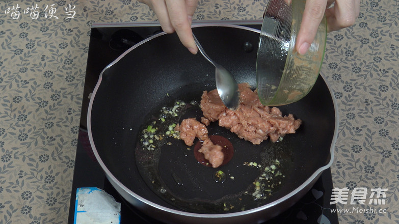 肉末鸡蛋卷的做法步骤:12