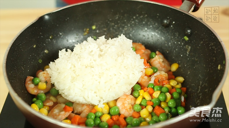 虾仁炒饭的做法步骤:14