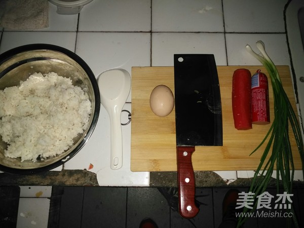家常蛋炒饭的做法步骤：1