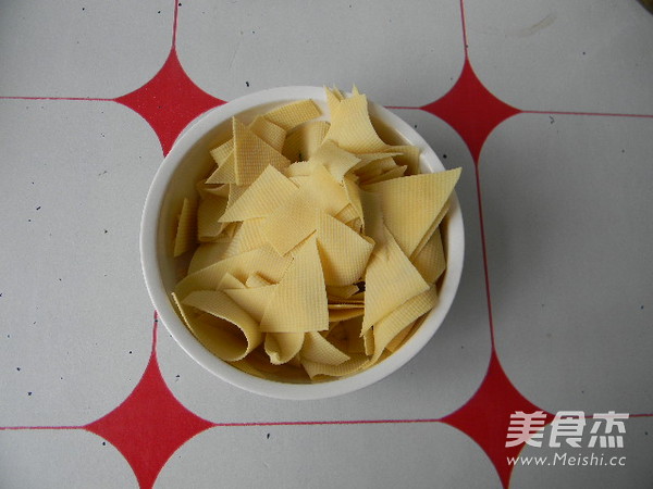 芹菜炒豆皮的做法步骤:3