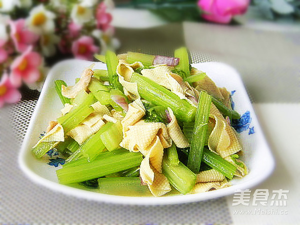芹菜炒豆皮的做法步骤:11