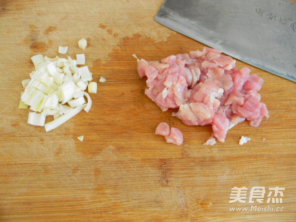 肉丁土豆意面的做法步骤:2