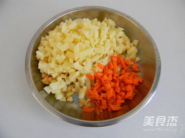 肉丁土豆意面的做法步骤:3