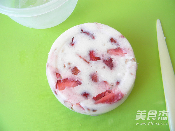 草莓酸奶冻的做法步骤:14