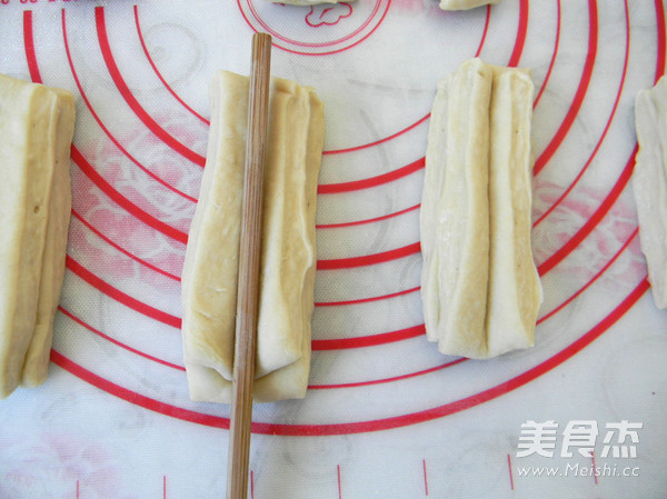 酸奶油条的做法步骤:7