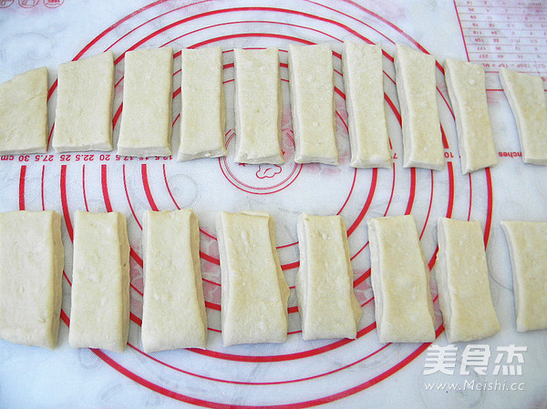 酸奶油条的做法步骤:6