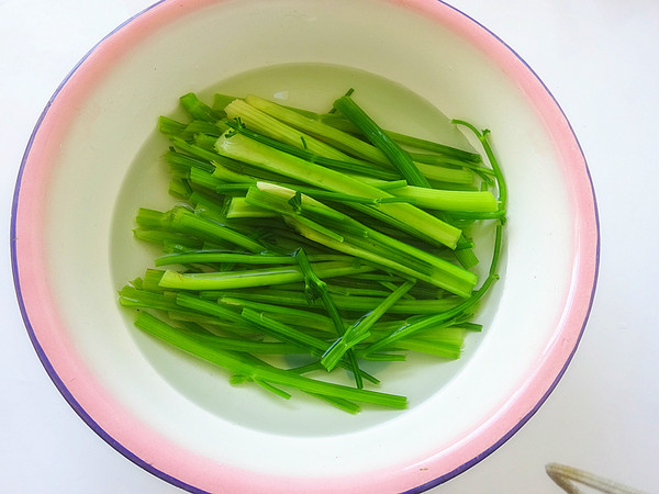 猪肉芹菜馅饺子的做法步骤：3