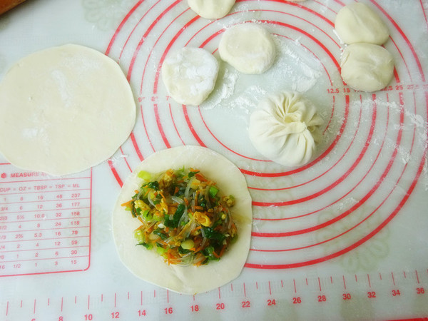 皮薄馅大的小白菜馅饼的做法步骤：7