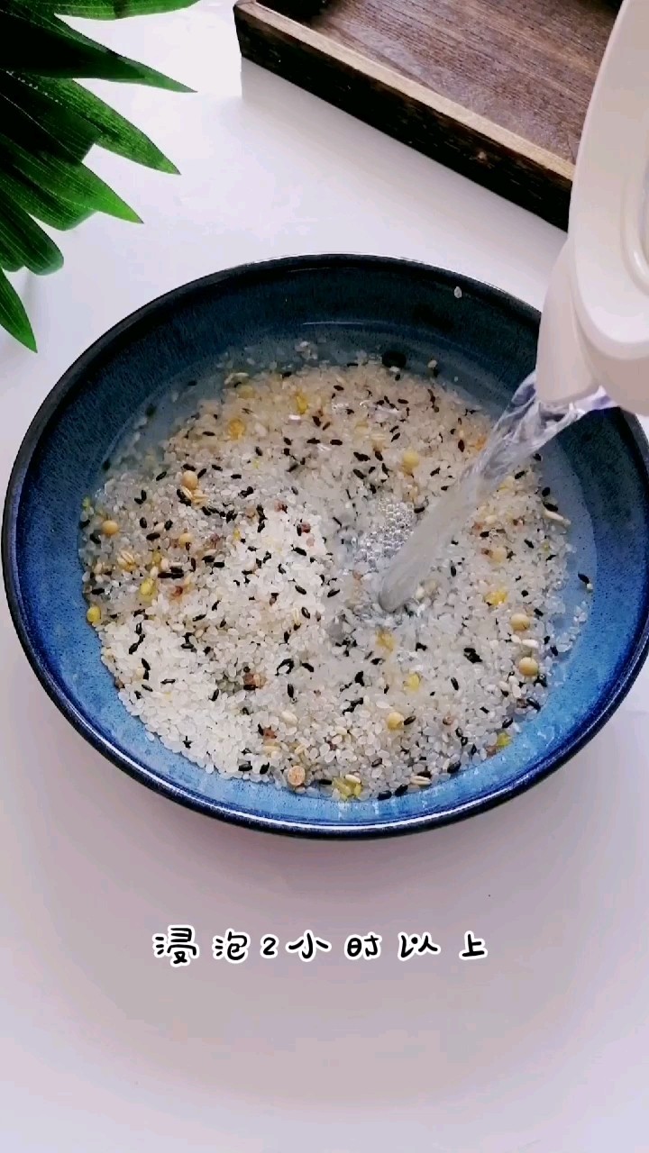 多谷米煲仔饭的做法步骤：1