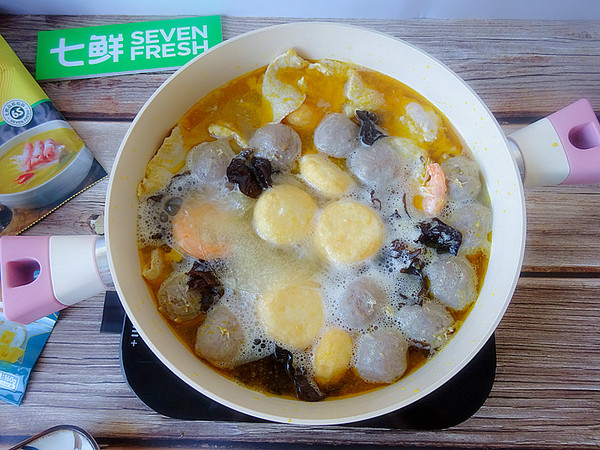 酸辣金汤火锅的做法步骤:6