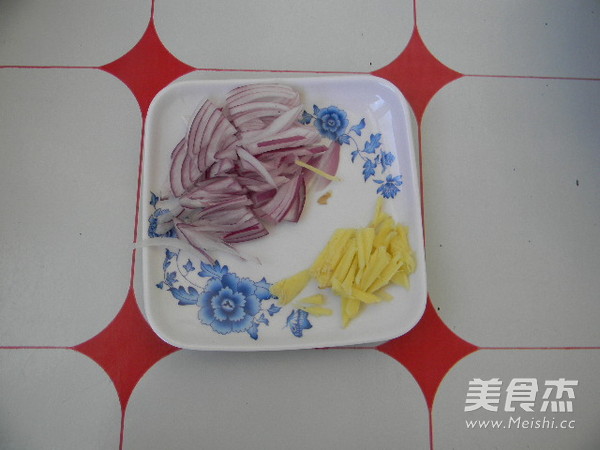 土豆丝炒芹菜的做法步骤:4