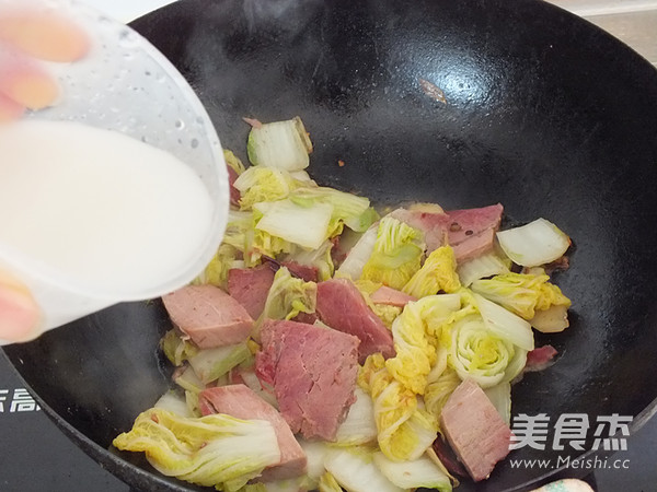 娃娃菜炒牛肉的做法步骤：9