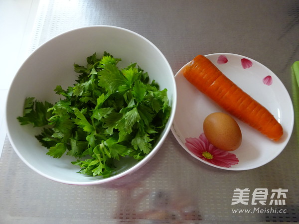 芹菜叶胡萝卜早餐饼的做法步骤：1