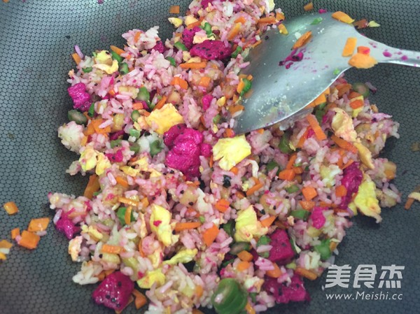 火龙果炒饭的做法步骤:5