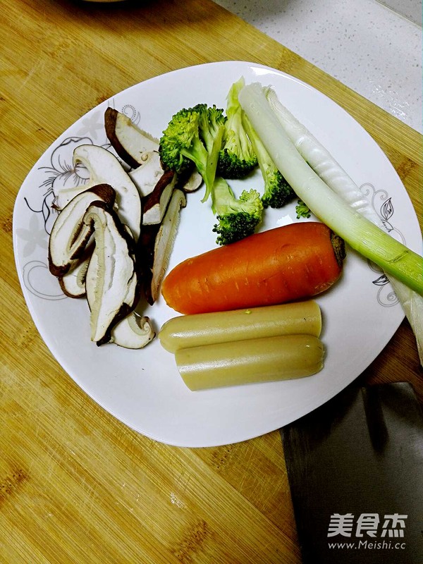 黄金蛋炒饭的做法步骤：1