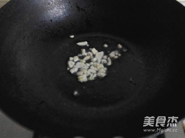 芹菜炒木耳的做法步骤：2