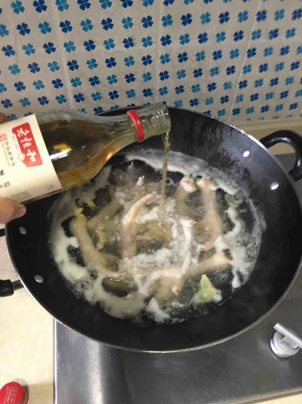红烧鸡爪的做法步骤：2