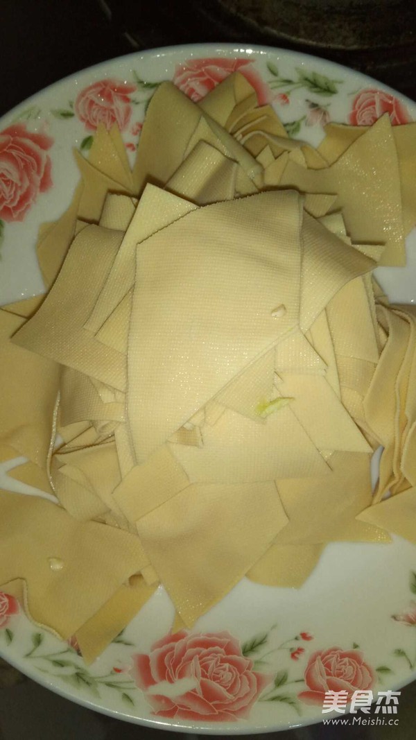 尖椒干豆腐的做法步骤：1