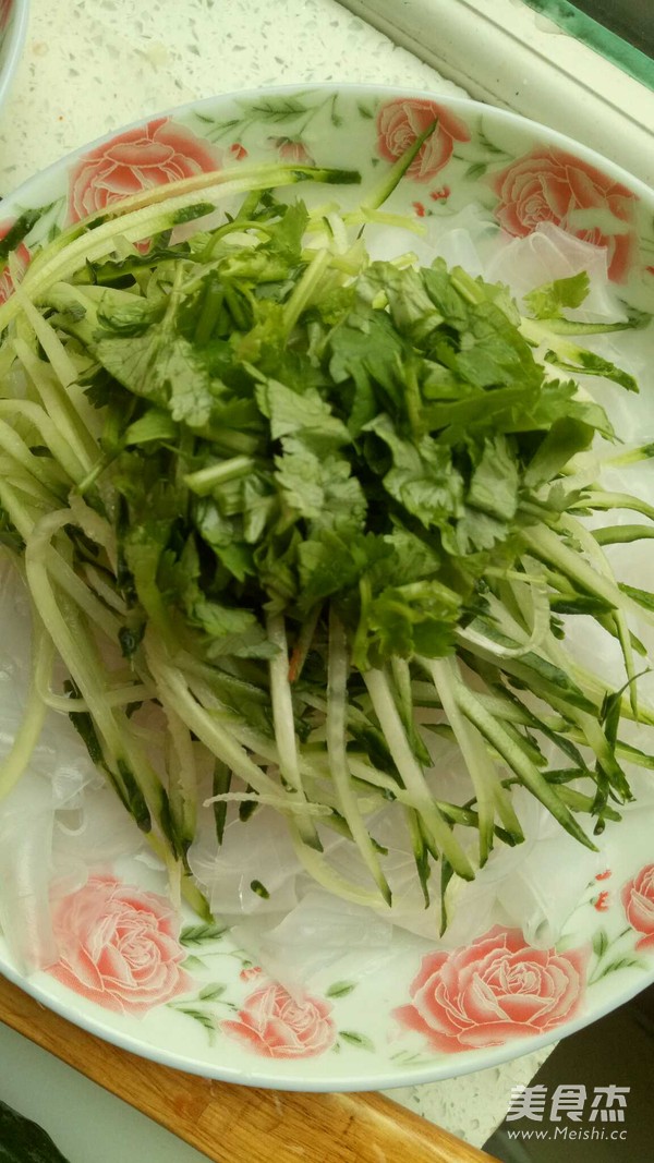 黄瓜拉皮的做法步骤:6