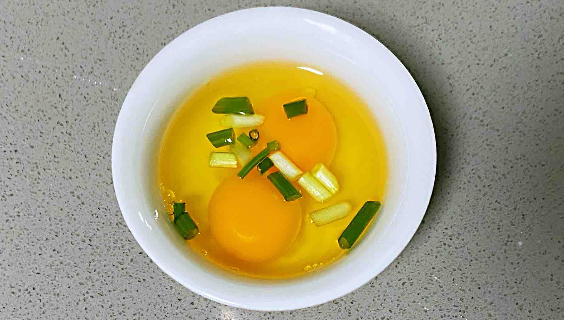 【孕妇食谱】腊肠时蔬炒饭,颜色好看,味道超赞~的做法步骤:2