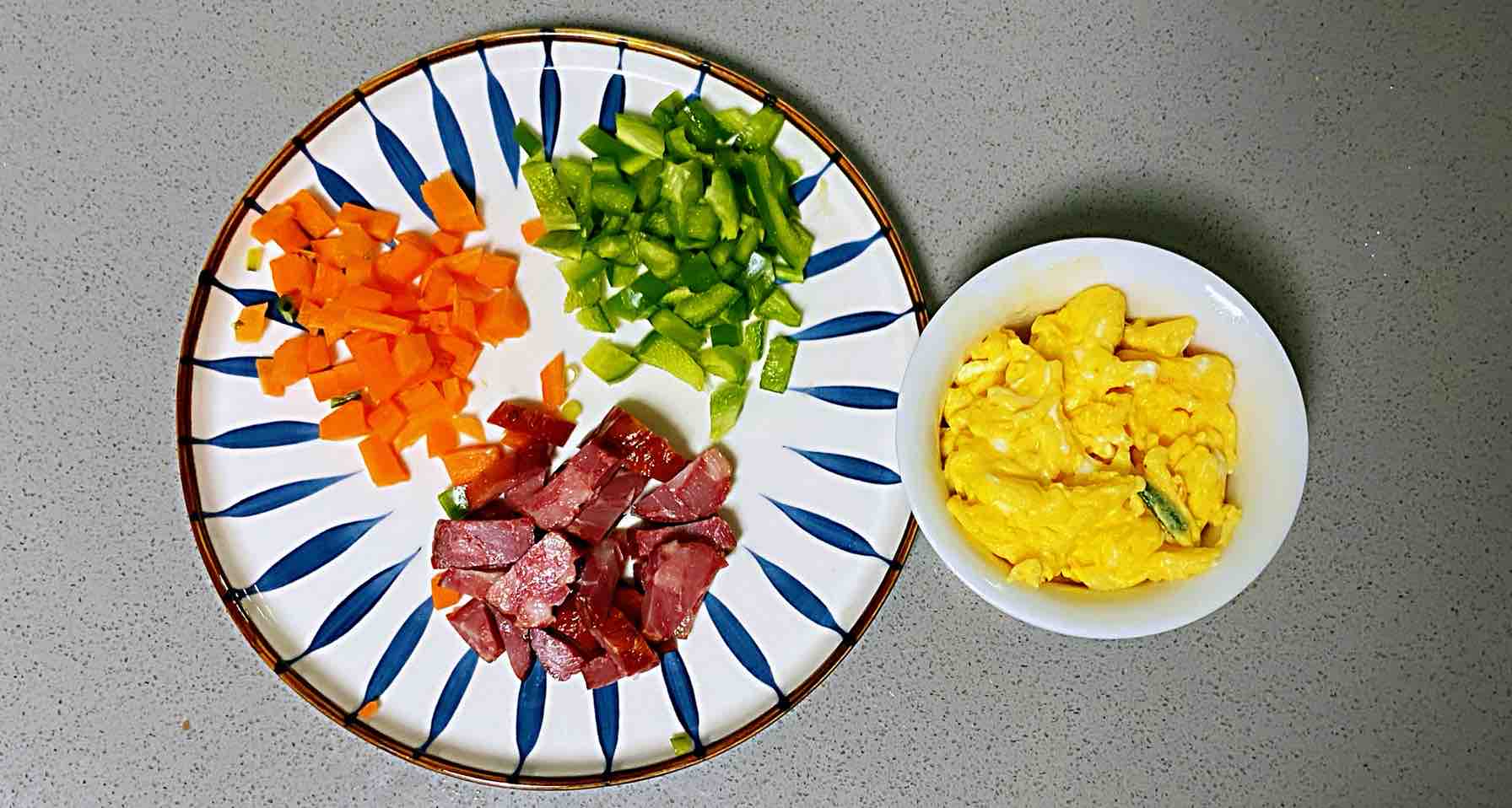 【孕妇食谱】腊肠时蔬炒饭,颜色好看,味道超赞~的做法步骤:5