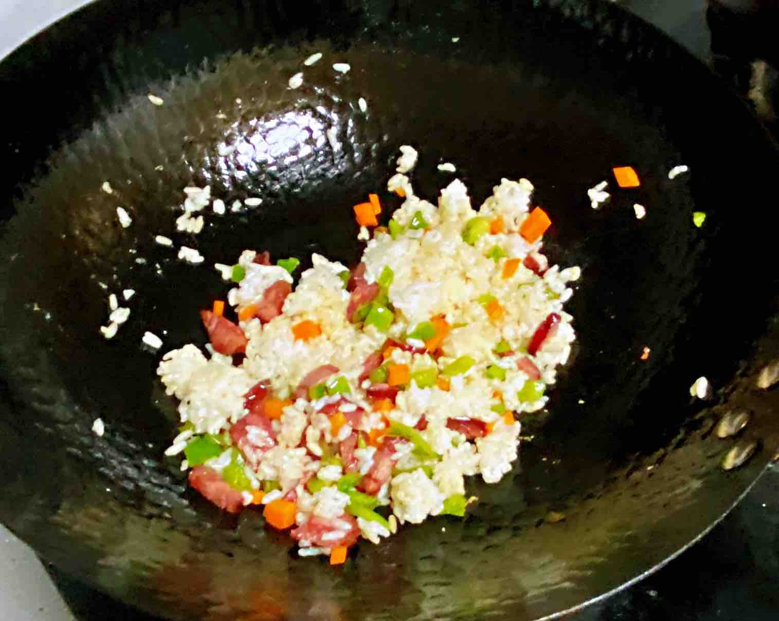 【孕妇食谱】腊肠时蔬炒饭,颜色好看,味道超赞~的做法步骤:8