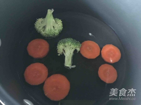 香煎芦笋鲜贝肉的做法步骤：2