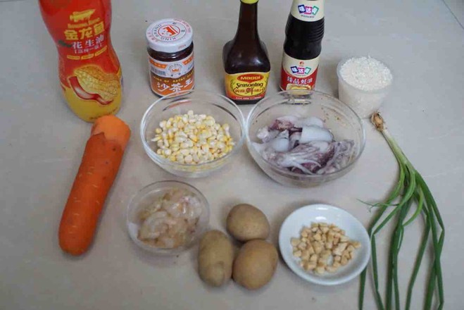 沙茶海鲜炒饭的做法步骤：1