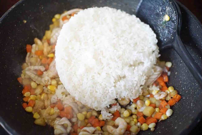 沙茶海鲜炒饭的做法步骤:8