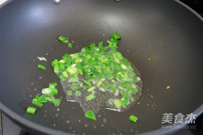 雪菜肉丝炒饭的做法步骤:3