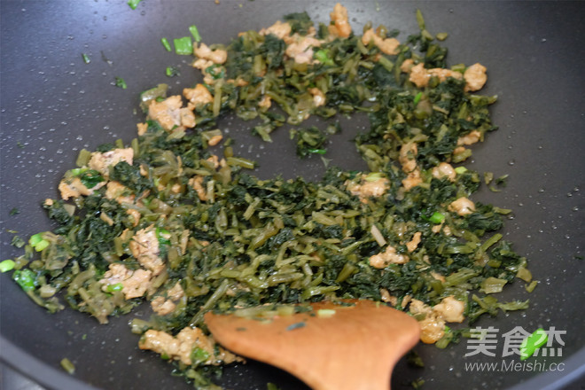 雪菜肉丝炒饭的做法步骤:5