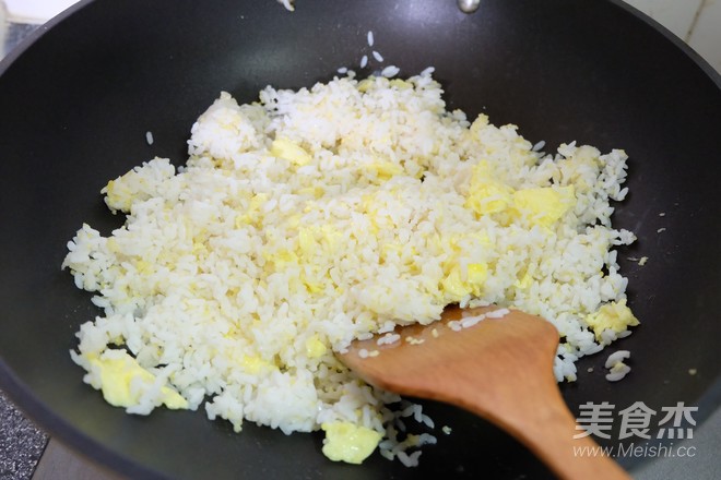 榨菜蛋炒饭的做法步骤:4