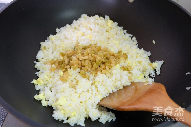 榨菜蛋炒饭的做法步骤:5