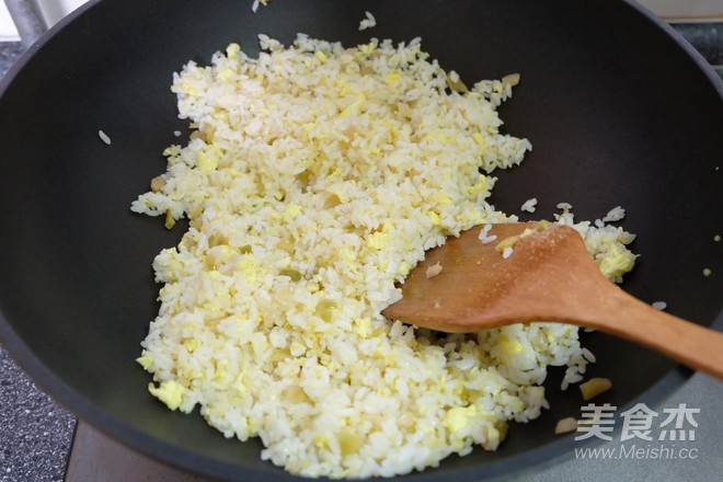 榨菜蛋炒饭的做法步骤:6