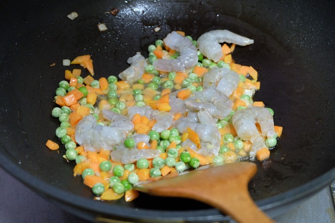 虾仁杂蔬蛋炒饭的做法步骤:6