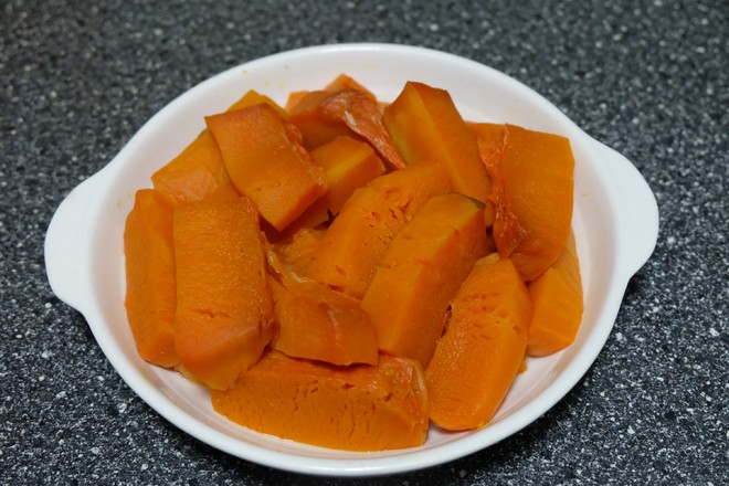 南瓜千层饼的做法步骤：1