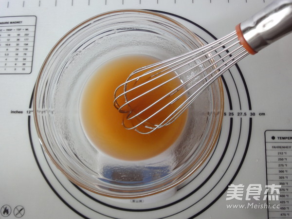 莲蓉蛋黄月饼的做法步骤:5