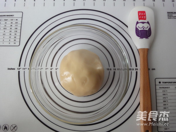 莲蓉蛋黄月饼的做法步骤:7