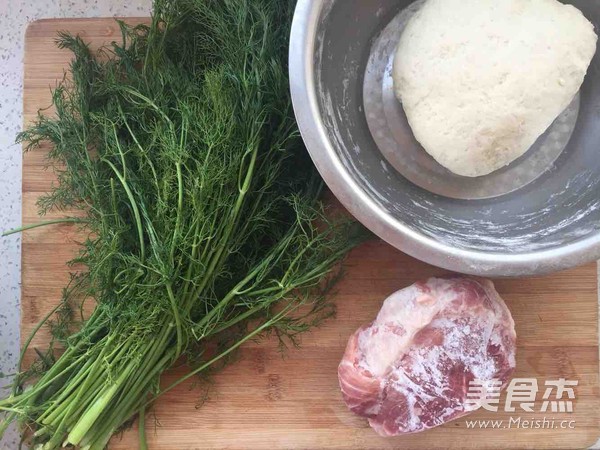 茴香肉丁烫面包子的做法步骤：1