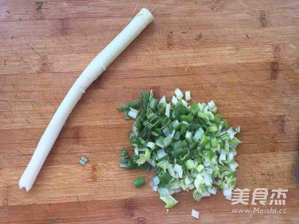 茴香肉丁烫面包子的做法步骤:3