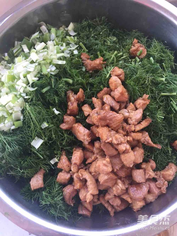 茴香肉丁烫面包子的做法步骤:7